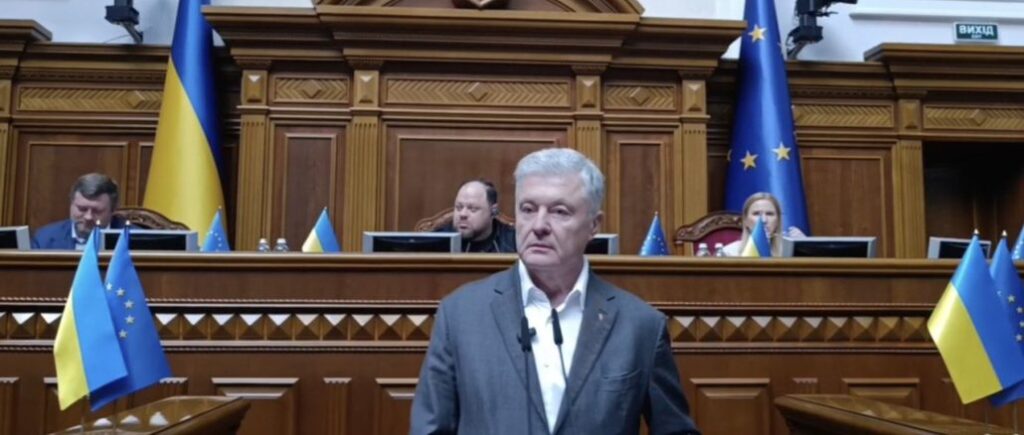 Порошенко в Раде: 100 млрд на зарплаты прокурорам и чиновникам, инвестируемые и марафон – это не бюджет военного времени