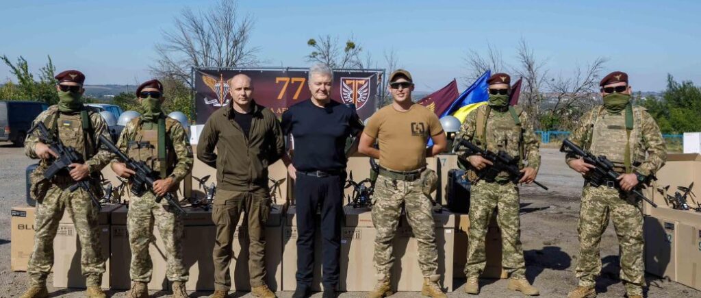 “Майже 700 FPV лише в одній точці”: Порошенко передав черговий великий вантаж для військових