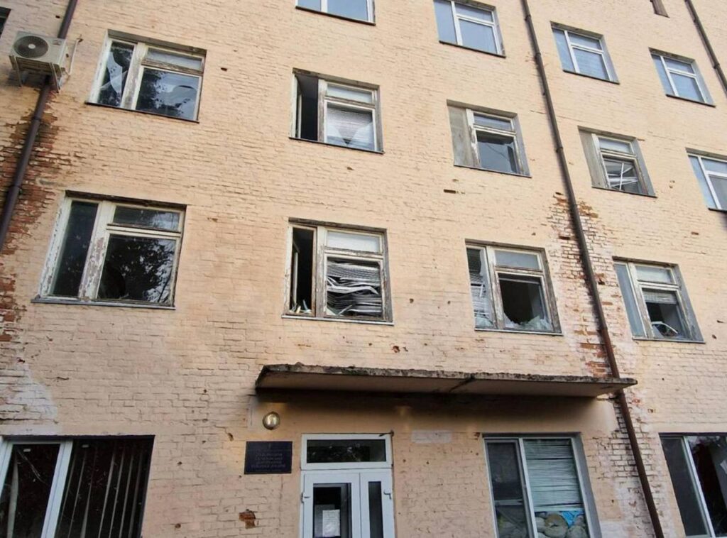 Росіяни атакували лікарню у прикордонні Чернігівщини