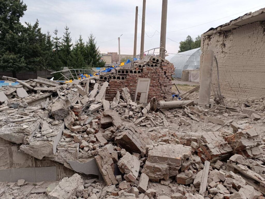 Армія РФ з авіації вдарила по Харкову, 13 поранених: фото наслідків