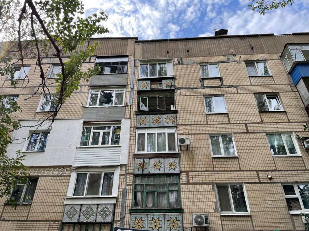 Росіяни масовано атакували Дніпропетровщину: є значні руйнування, загинула одна людина, ще четверо поранені