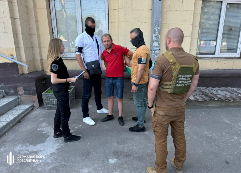 Продавав “білі” квитки за 10 тисяч доларів: у Харкові викрили чергову схему ухилення від мобілізації