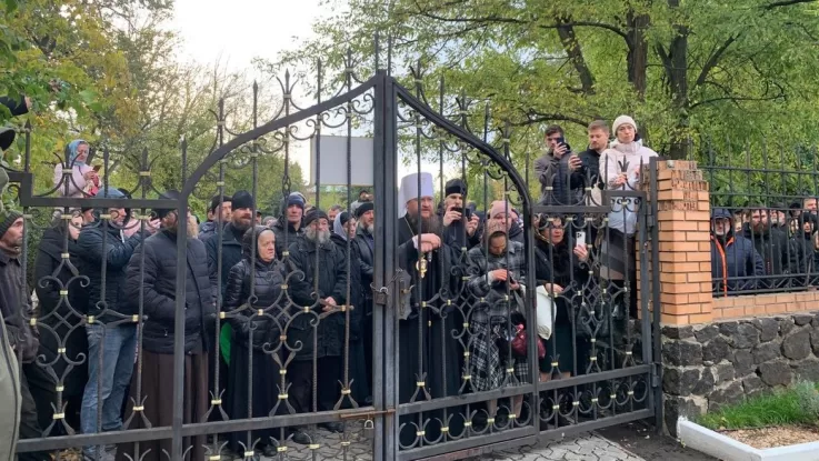 Черкасців закликали прийти до храму, який захопили віряни УПЦ МП
