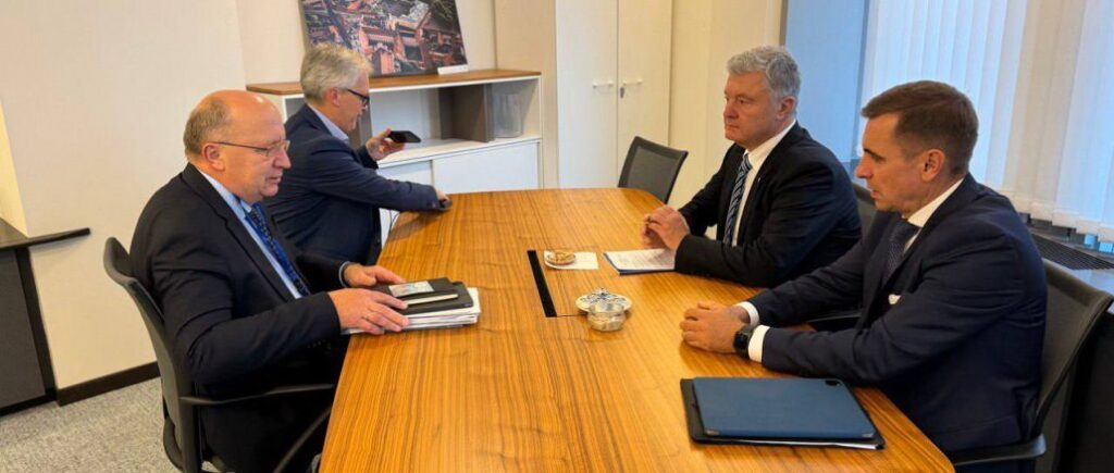 Порошенко і депутат Європарламенту Кубілюс провели зустріч у Брюсселі