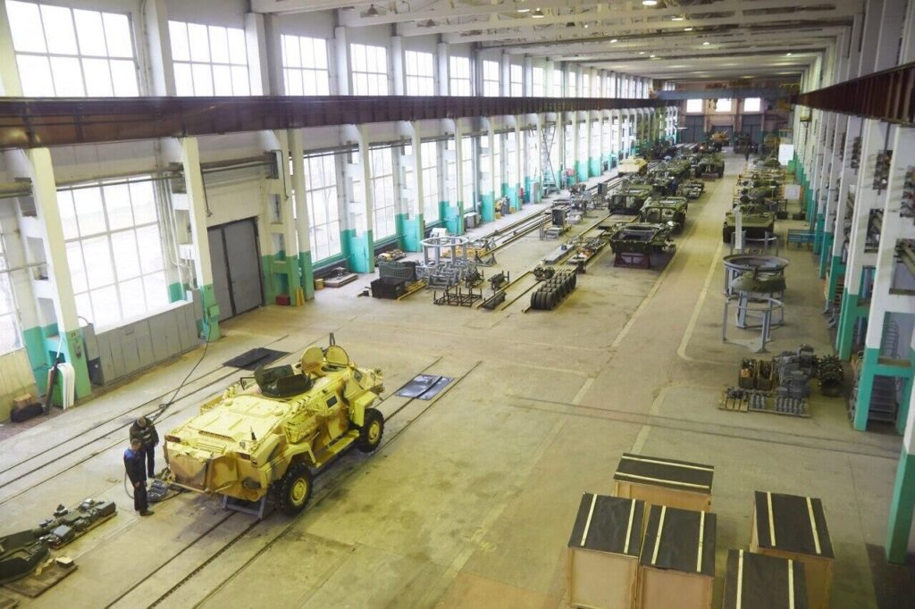 Білорусь ремонтує техніку РФ, пошкоджену на війні в Україні: супутникові знімки