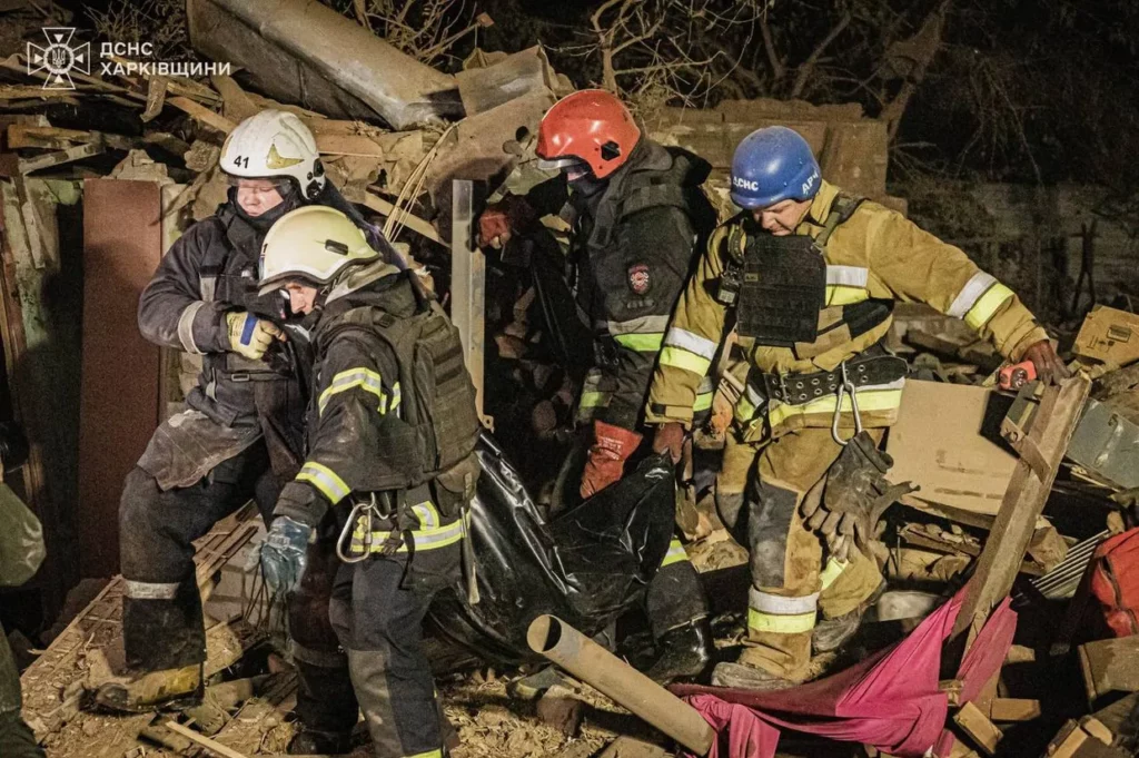 Армія РФ обстріляла Харків: з-під завалів дістали тіла 4 людей
