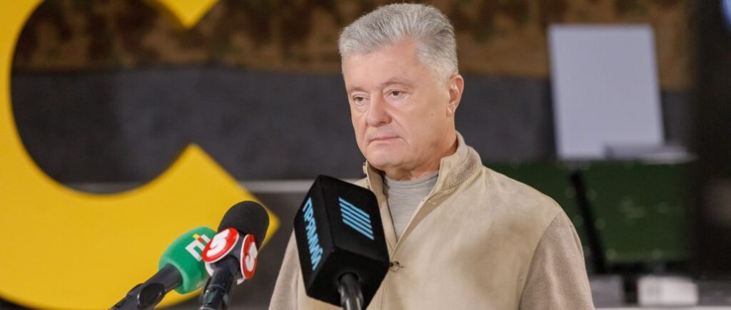 Порошенко закликав обмежити зарплати чиновників – вони не можуть отримувати більше ніж воїни на передовій