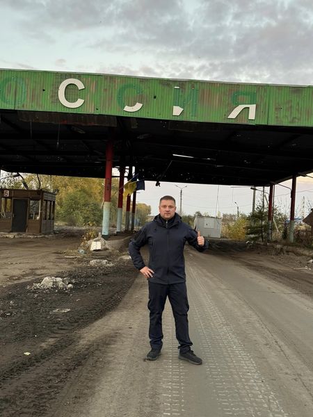 “Дорогу на Курськ не підкажете”: міський голова Рівного передав українським військовим на території РФ партію допомоги