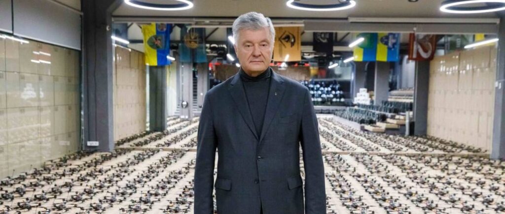 Порошенко знову купив для ЗСУ понад 3 тисячі FPV-дронів, “Мавіки” і РЕБ