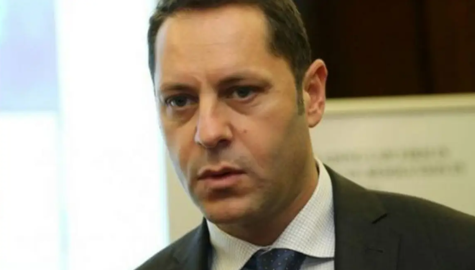 Підсанкційний болгарський політик Олександр Манолєв отримує надприбутки від роботи з “Агенцією оборонних закупівель” МОУ – європейські ЗМІ