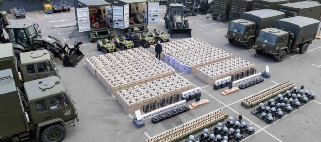 Порошенко везе на фронт FPV-дрони, техніку та РЕБ на мільйон євро