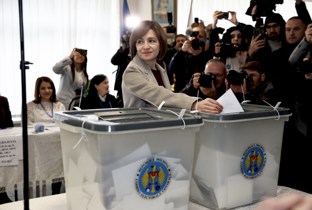 Мая Санду проголосувала на виборах президента Молдови