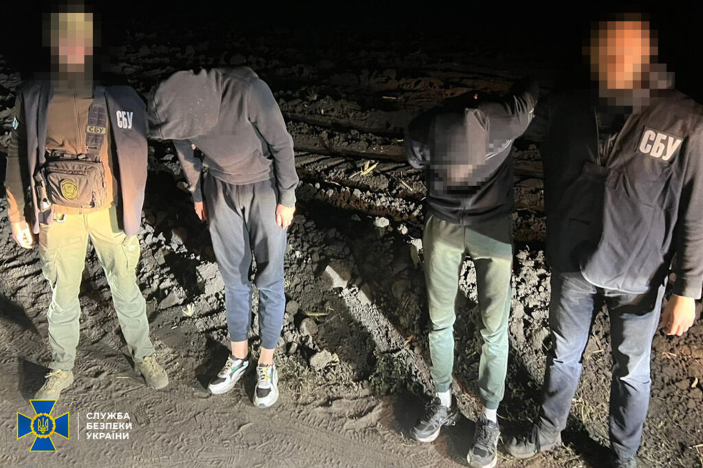 Встановили камери та стежили за військовими об’єктами Сумщини та Полтавщини: СБУ затримали двох російських агентів