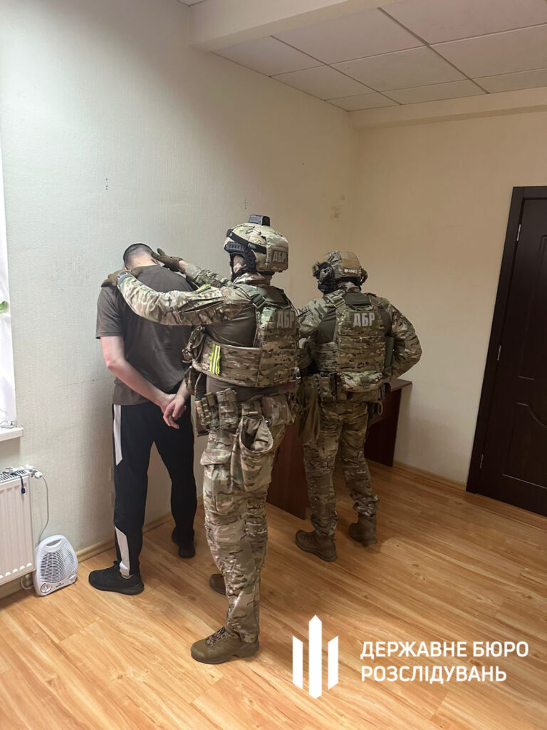 Видавав себе за працівника ДБР та вимагав гроші у громадян: в Одесі затримали колишнього правоохоронця