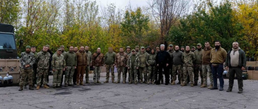 “Забезпечте ЗСУ”: Порошенко на Донецькому напрямку пояснив від чого залежить перемога