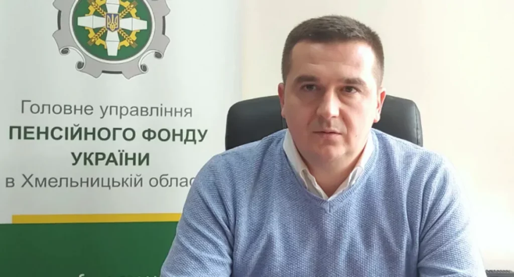 Син викритої на хабарі “слуги”-очільниці Хмельницької МСЕК звільнився з Пенсійного фонду