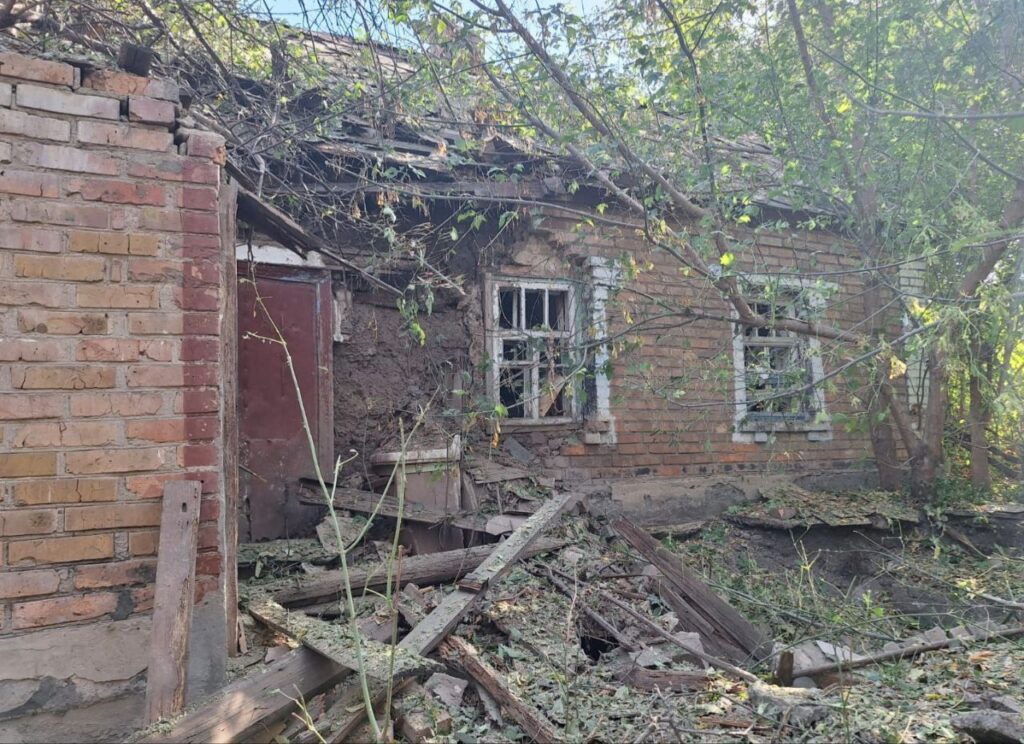 Росіяни обстріляли Нікополь та дві громади Дніпропетровщини, є руйнування та поранені