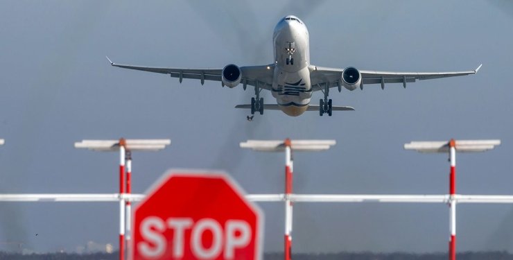 Один із російських аеропортів закрили через імовірну атаку БПЛА