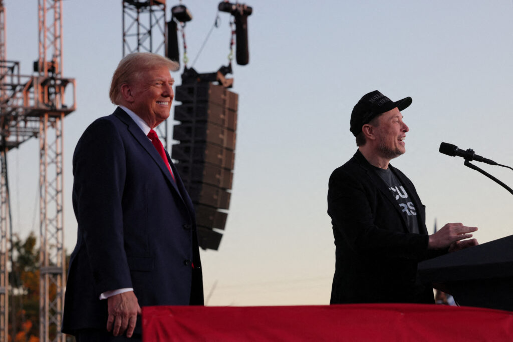 “Він просто збожеволів”: Трамп жорстко відповів Маску на звинувачення у “невдячності”