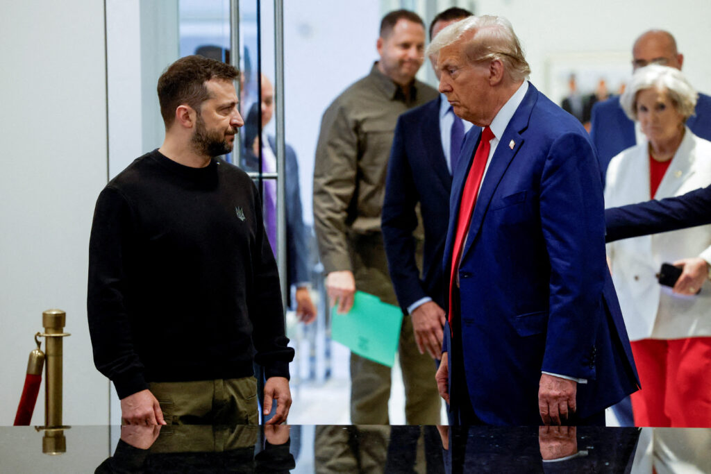 Зеленський та Трамп проводять телефонну розмову