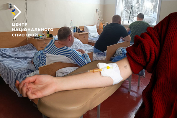 Росіяни на ТОТ змушують українців ставати донорами для російської армії