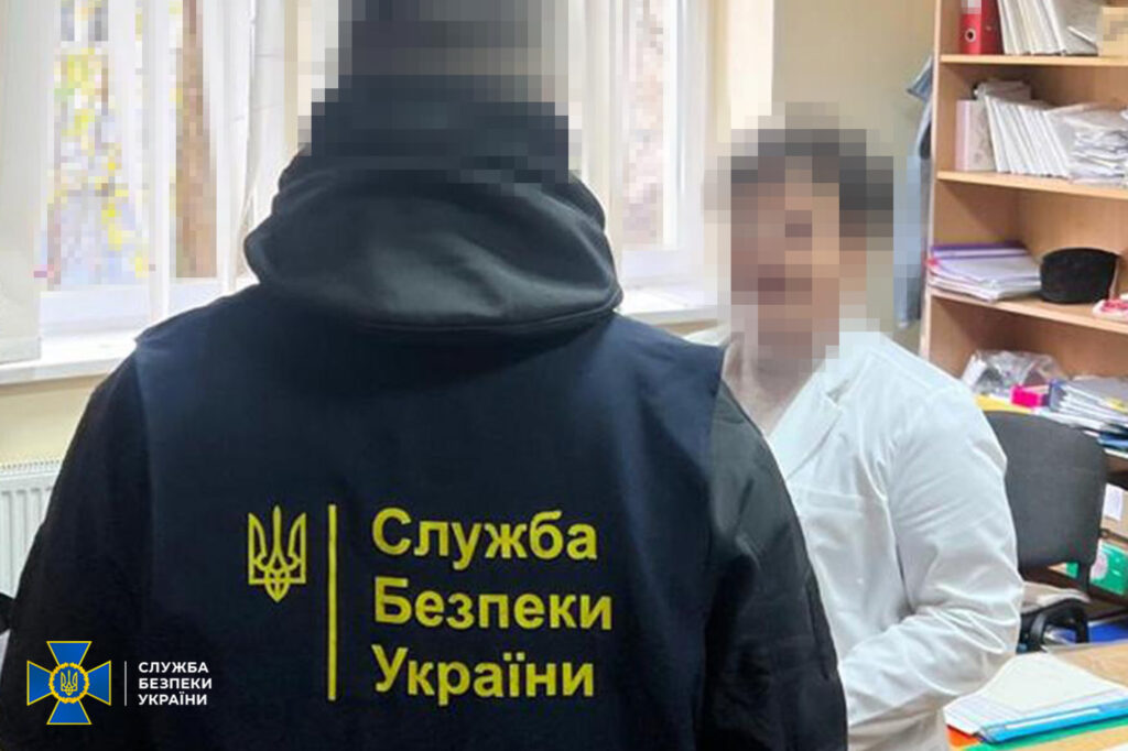 Брали до 12 тис. доларів за допомогу “відкосити” від призову: на хабарях знову “погоріли” посадовці МСЕК та лікарень