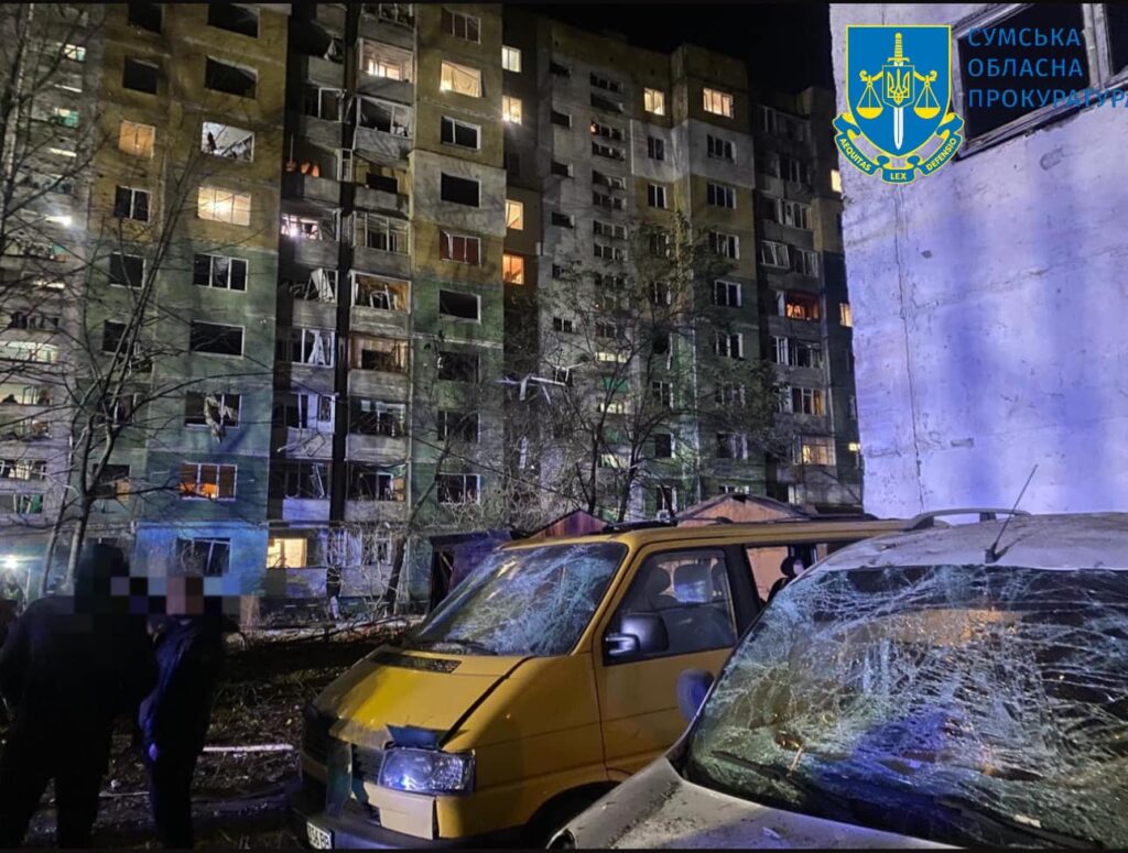 Росія вдарила балістикою по багатоповерхівці в Сумах: багато загиблих та поранених