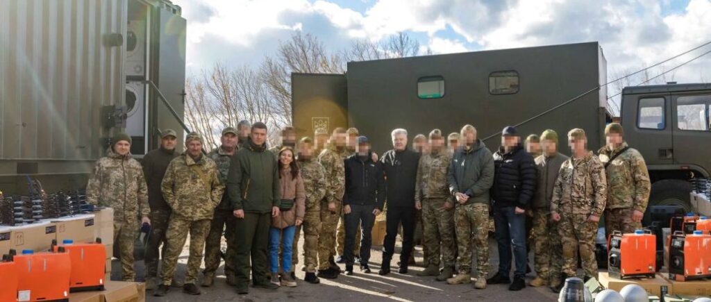 FPV-дрони, засоби РЕБ та системи Starlink: Порошенко привіз велику партію допомоги військовим на Сумщині