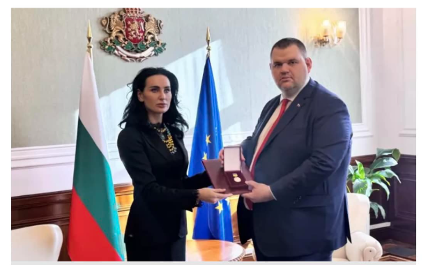 Посол України вручила нагороду “головному мафіозі” Болгарії, який знаходиться під санкціями США: фото