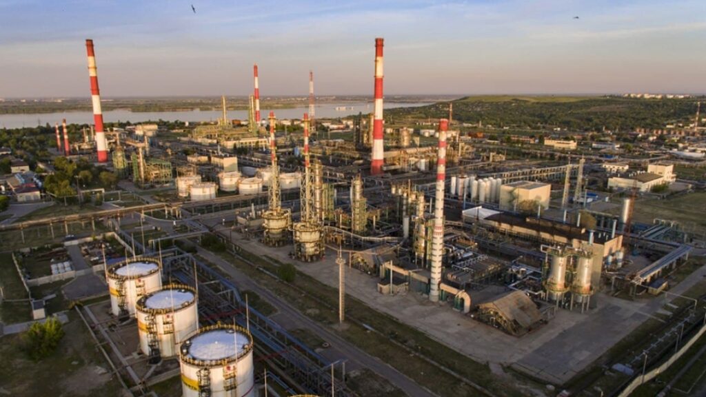 Російський Саратов атакували безпілотники: горить нафтопереробний завод