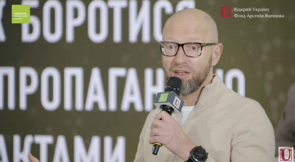 Росія атакує Україну по всіх фронтах, всередині й назовні – Яценюк