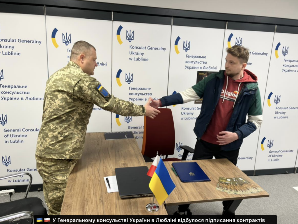 У Польщі перші добровольці з Українського легіону підписали контракти із ЗСУ