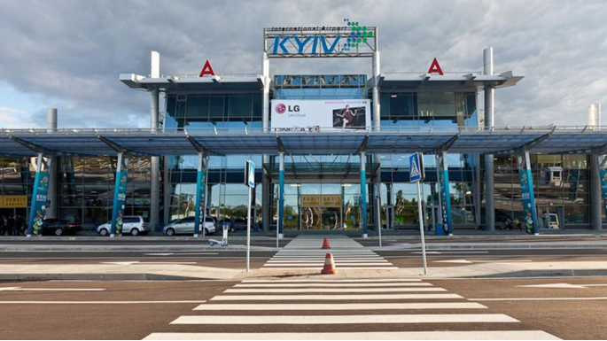 У Києві оголосили тендер на будівництво дороги до аеропорту, який не функціонує