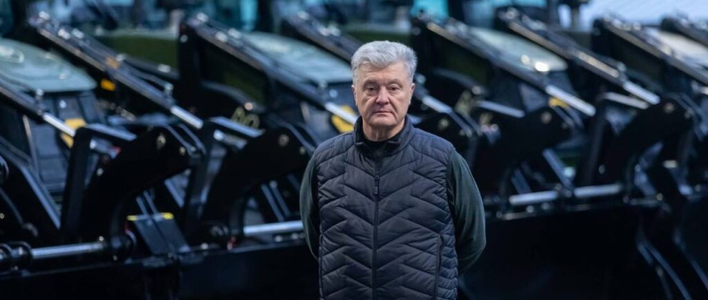 Порошенко підготував велику партію техніки для військових та оголосив нагороду за першого полоненого найманця з КНДР