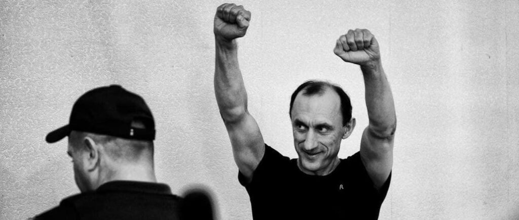 Депутати з “Євросолідарності” у Печерському суді клопотали про взяття на поруки розвідника Червінського – однак суд продовжив домашній арешт
