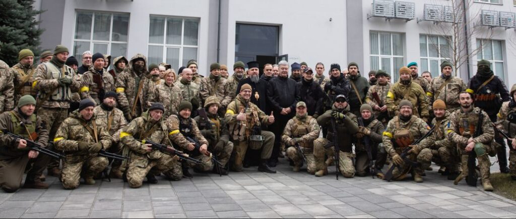 Єдність, сміливість, жертовність: Порошенко про тисячу днів війни
