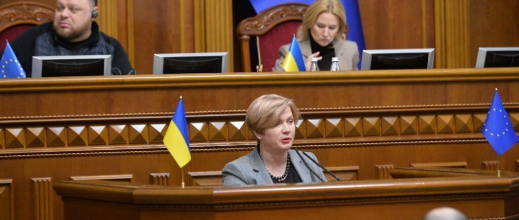 Ірина Геращенко: вся стрічка – в “покращенні життя” з дровами, за які тепер кримінальна відповідальність