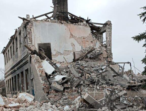 Російські окупанти атакували три райони Донеччини: є пошкодження