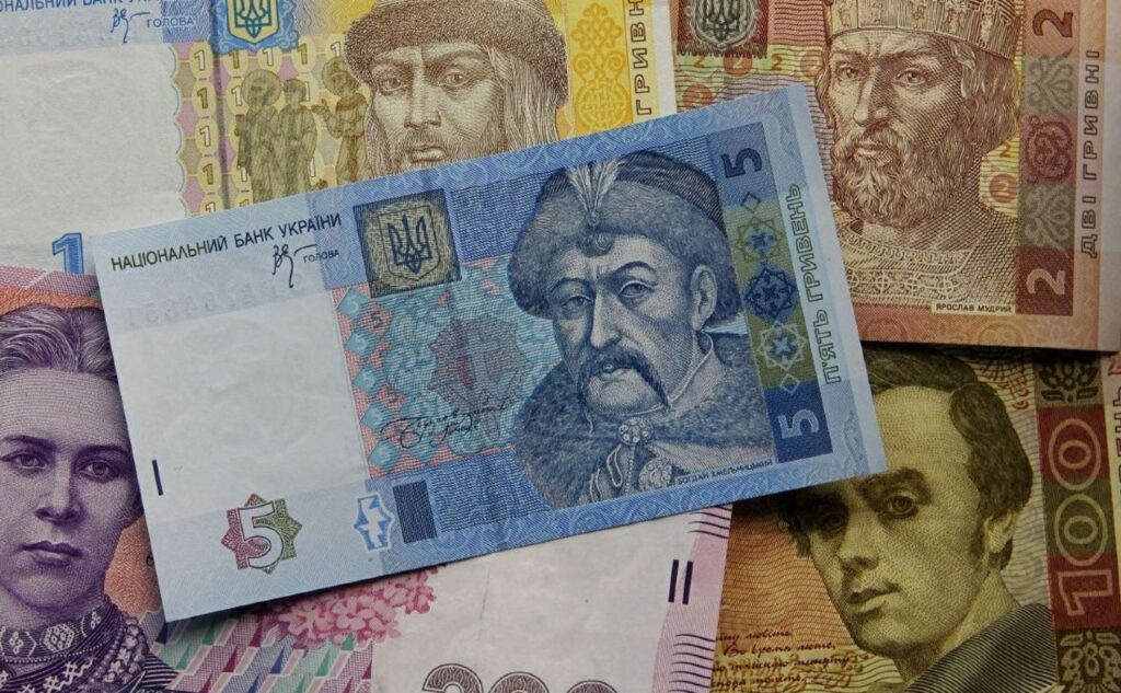 Тисяча від Зеленського “схудла” на 5 гривень: хто отримає по 0,5% з кожної виплати