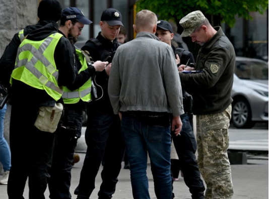 Працівники ТЦК мають право перевіряти документи громадян і без поліції – глава МВС