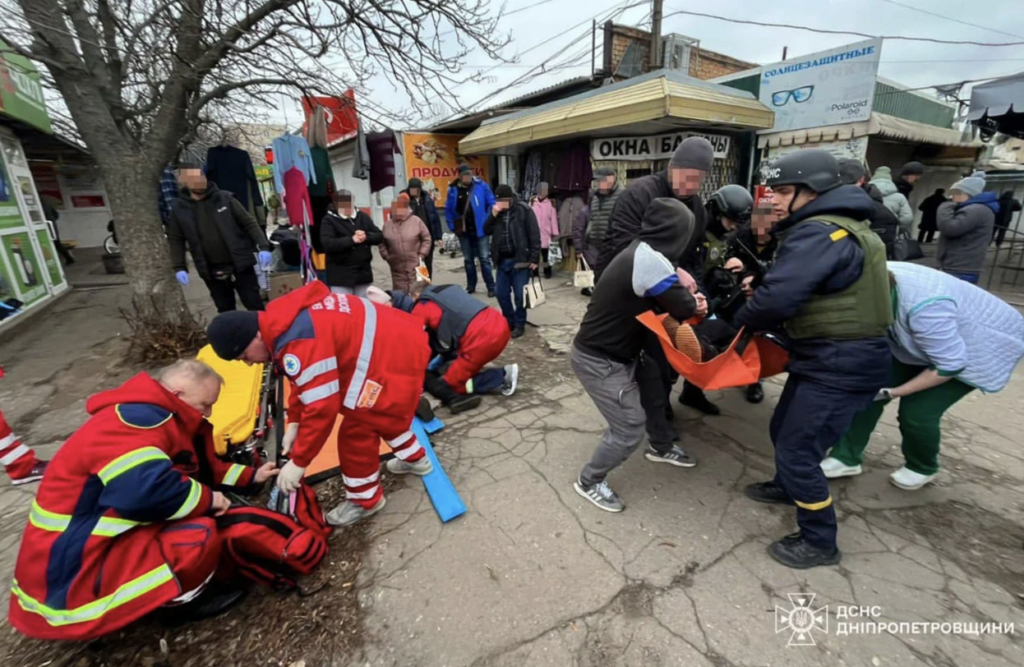 Армія РФ атакувала дроном ринок у Нікополі, багато постраждалих