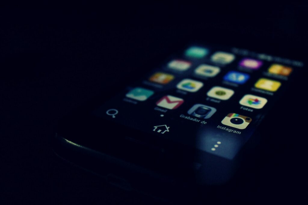 Where to charge gadgets for free during a blackout: tips for Ukrainians