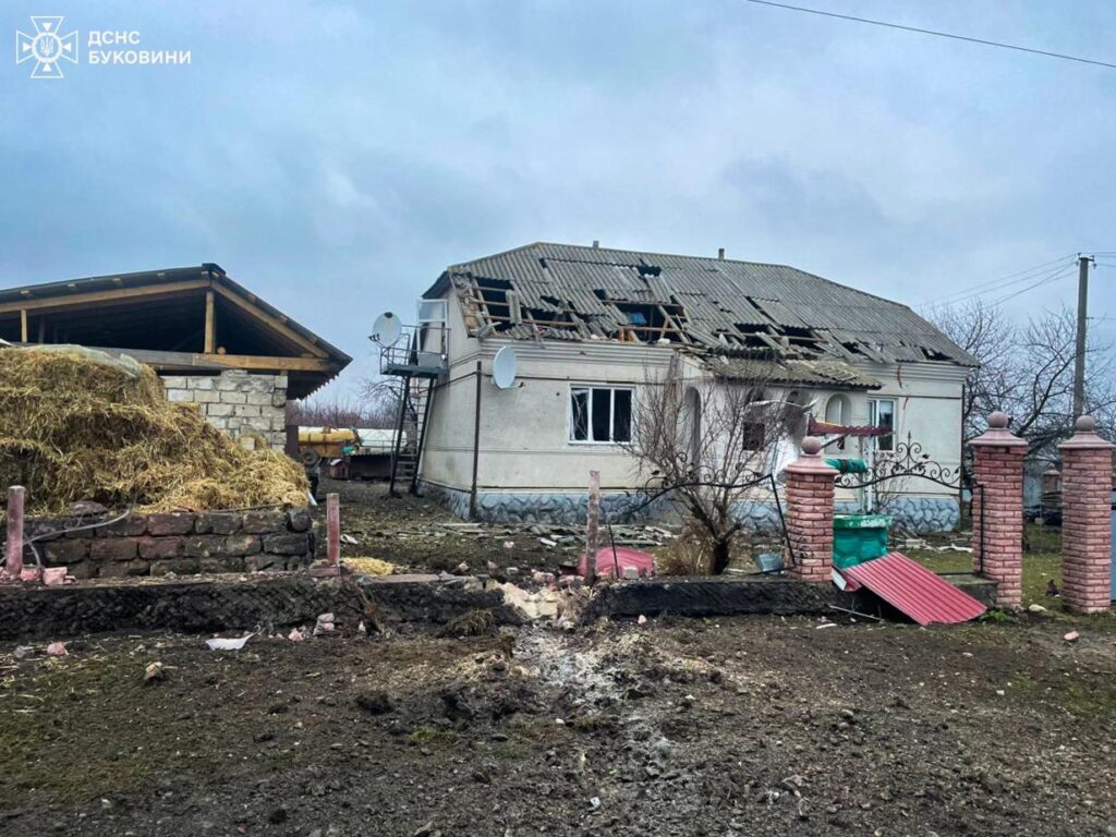 У Чернівецькій області уламки ворожого дрона впали на домогосподарство