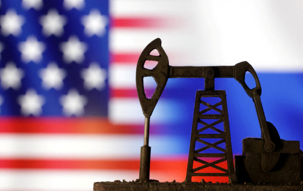 Трамп запровадив перші великі санкції проти російської економіки: під ударом “Роснефть” і “Лукойл”