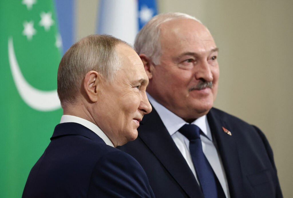 Від колгоспного бика до кремлівського барабана: навіщо Путін активізував Лукашенка