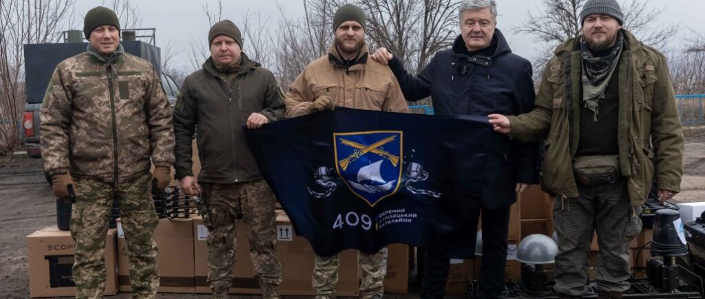 Порошенко с фронта рассказал, сколько РЭБов можно было купить за 5 миллиардов, которые выделили на «тысячу от Зеленского»