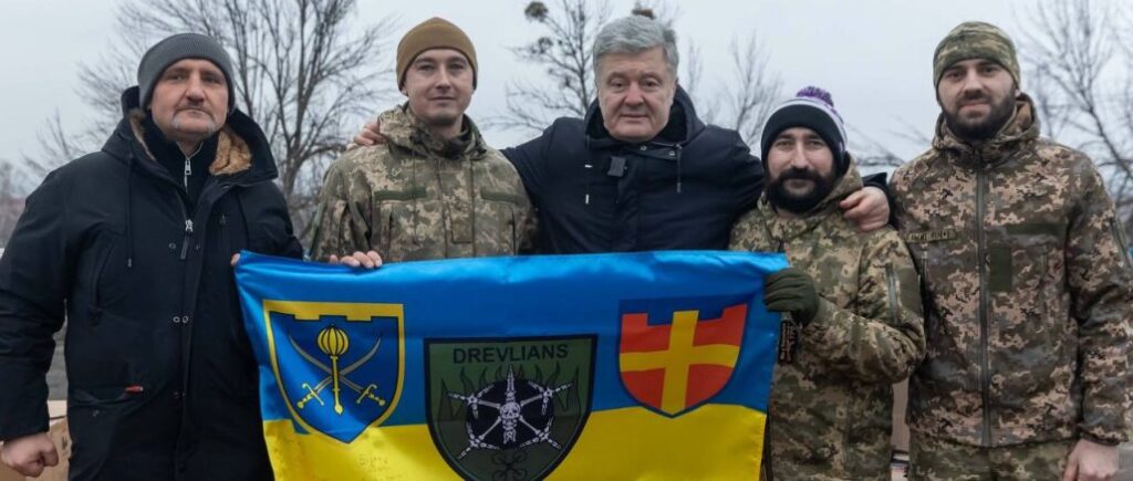 Порошенко по просьбе лидера группы «Мандры» закрыл насущную потребность в дронах для 143-го батальона ТРО