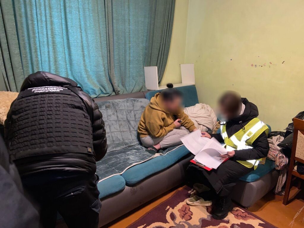 У Житомирі затримали засновницю благодійної організації, яка займалась переправленням ухилянтів за кордон