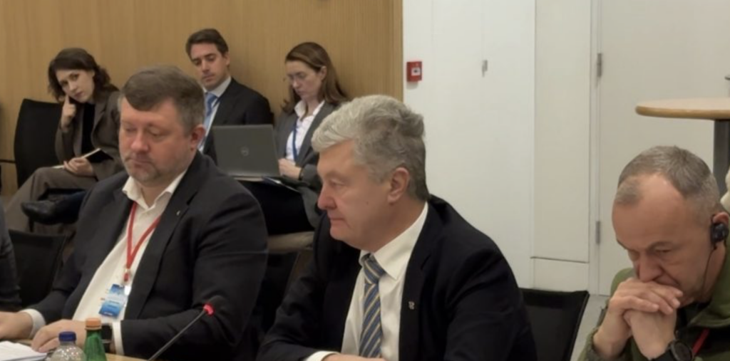 Порошенко з Брюсселя закликав Трампа «зробити НАТО великим знову»