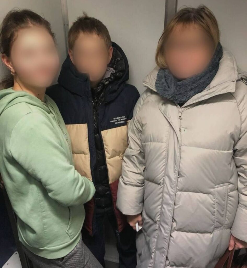 До України повернулися двоє дітей, які все життя прожили в окупації